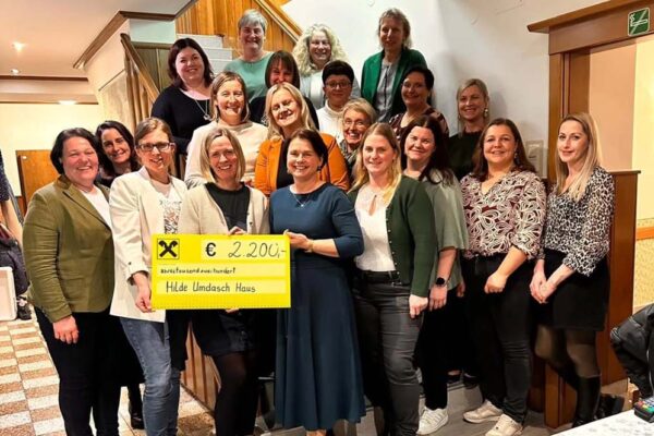 Malteser Kinderhilfe Bäuerinnen Amstetten backen Kekse